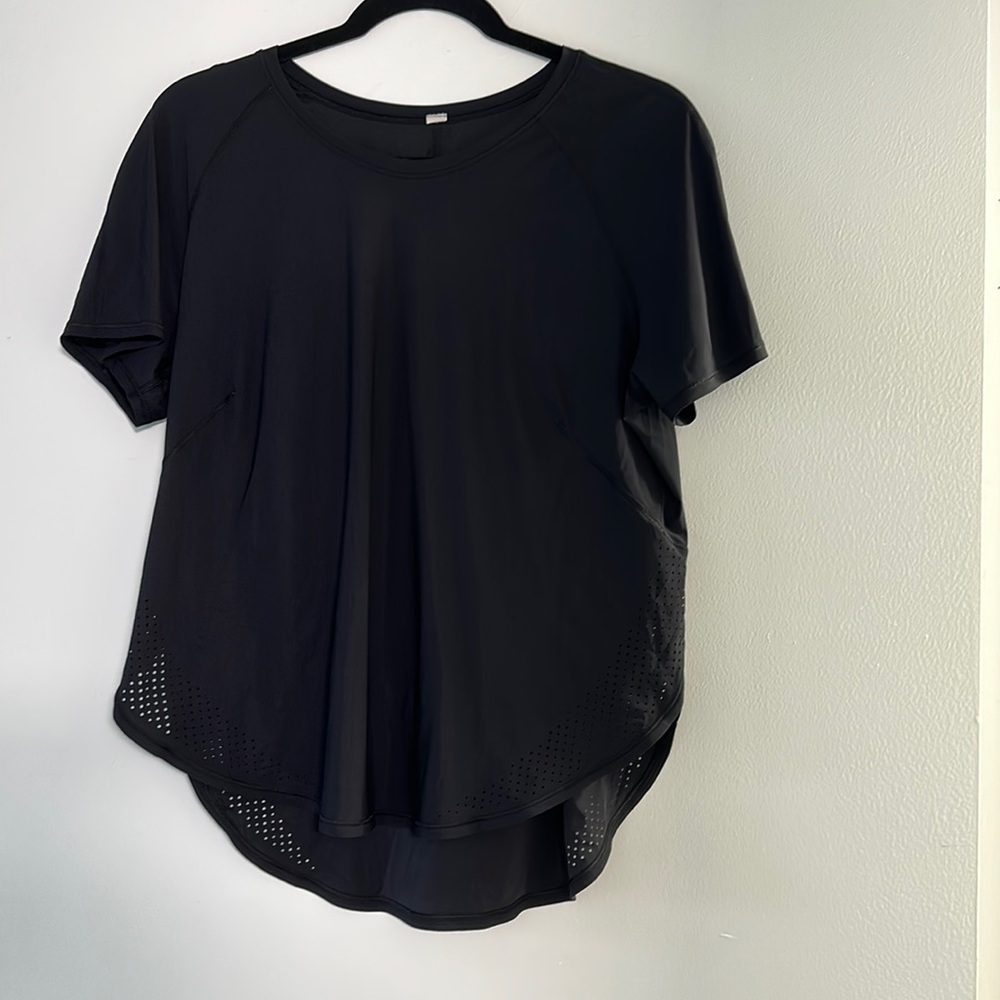 Lululemon curved hem black laser cut shirt lycra